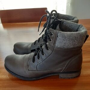 Taos Footwear Gray Cutie Ankle Boots